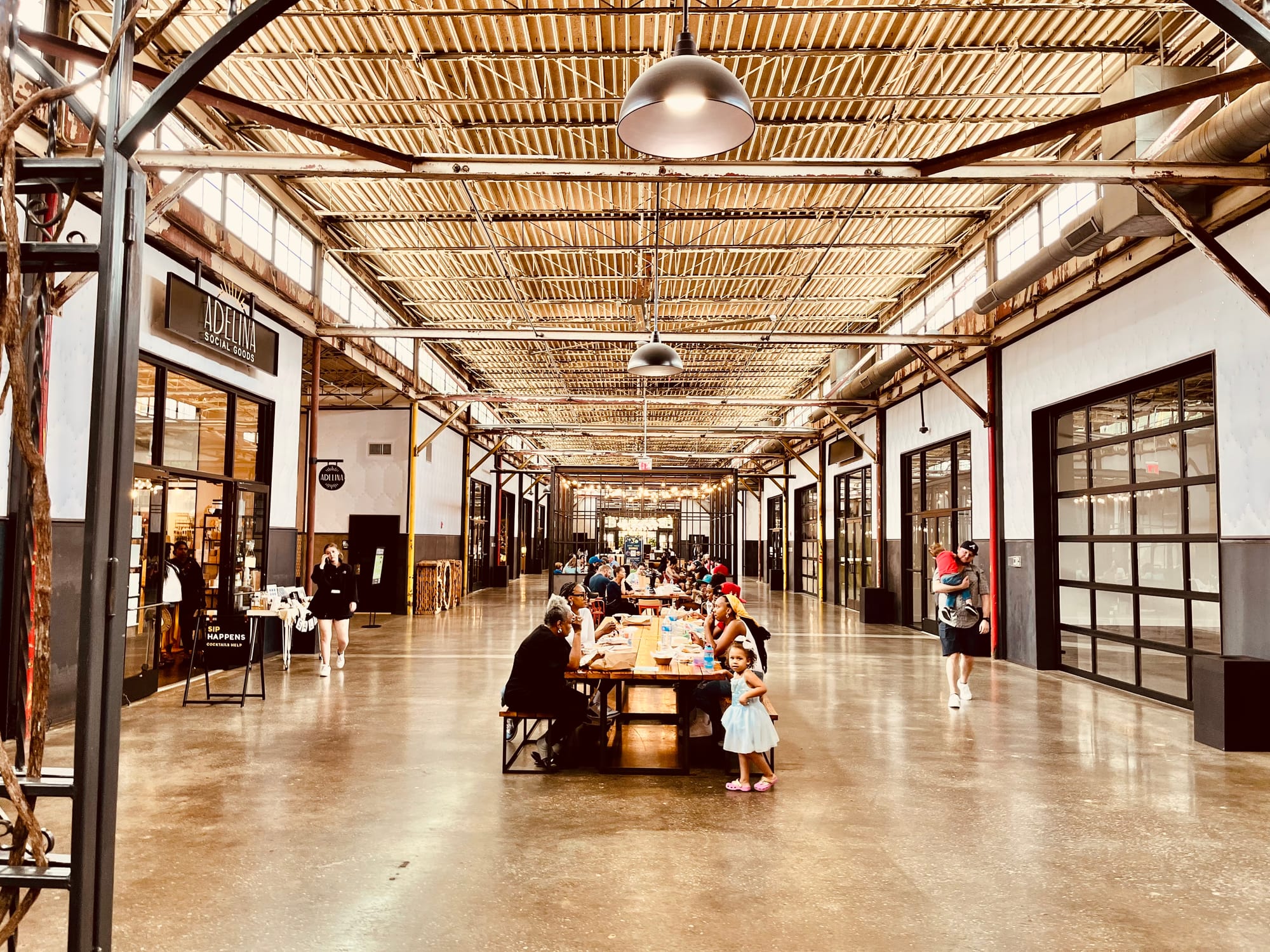 center table, people eating